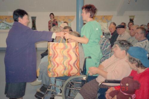 2003 12 15-obisk-v-domovih-upokojencev-sken-RL-2021-04-14-12
